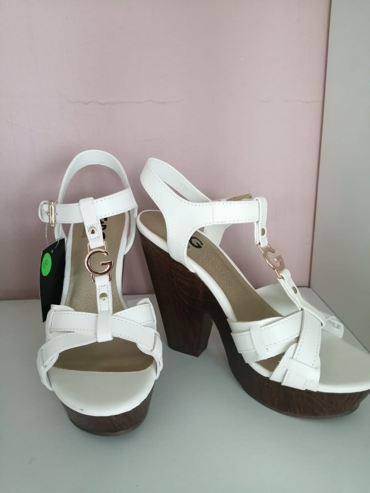 TACONES BLANCOS GBG